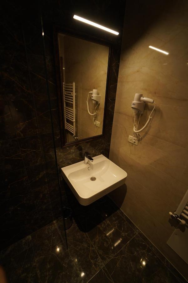 Monarch Hotel Prizren Exterior foto