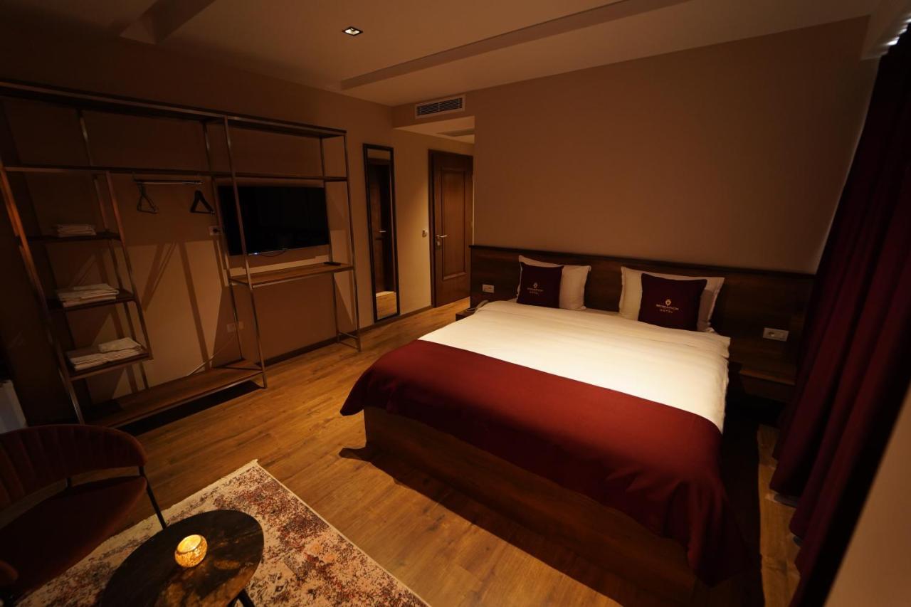 Monarch Hotel Prizren Exterior foto