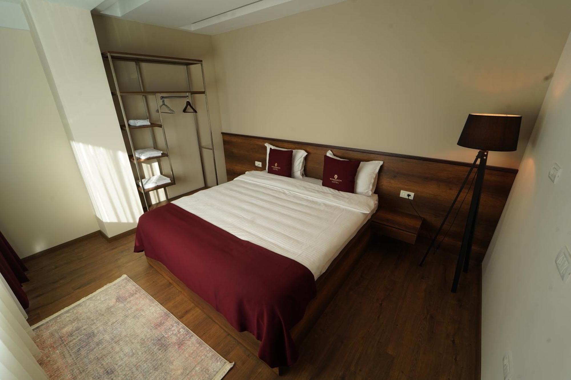 Monarch Hotel Prizren Exterior foto