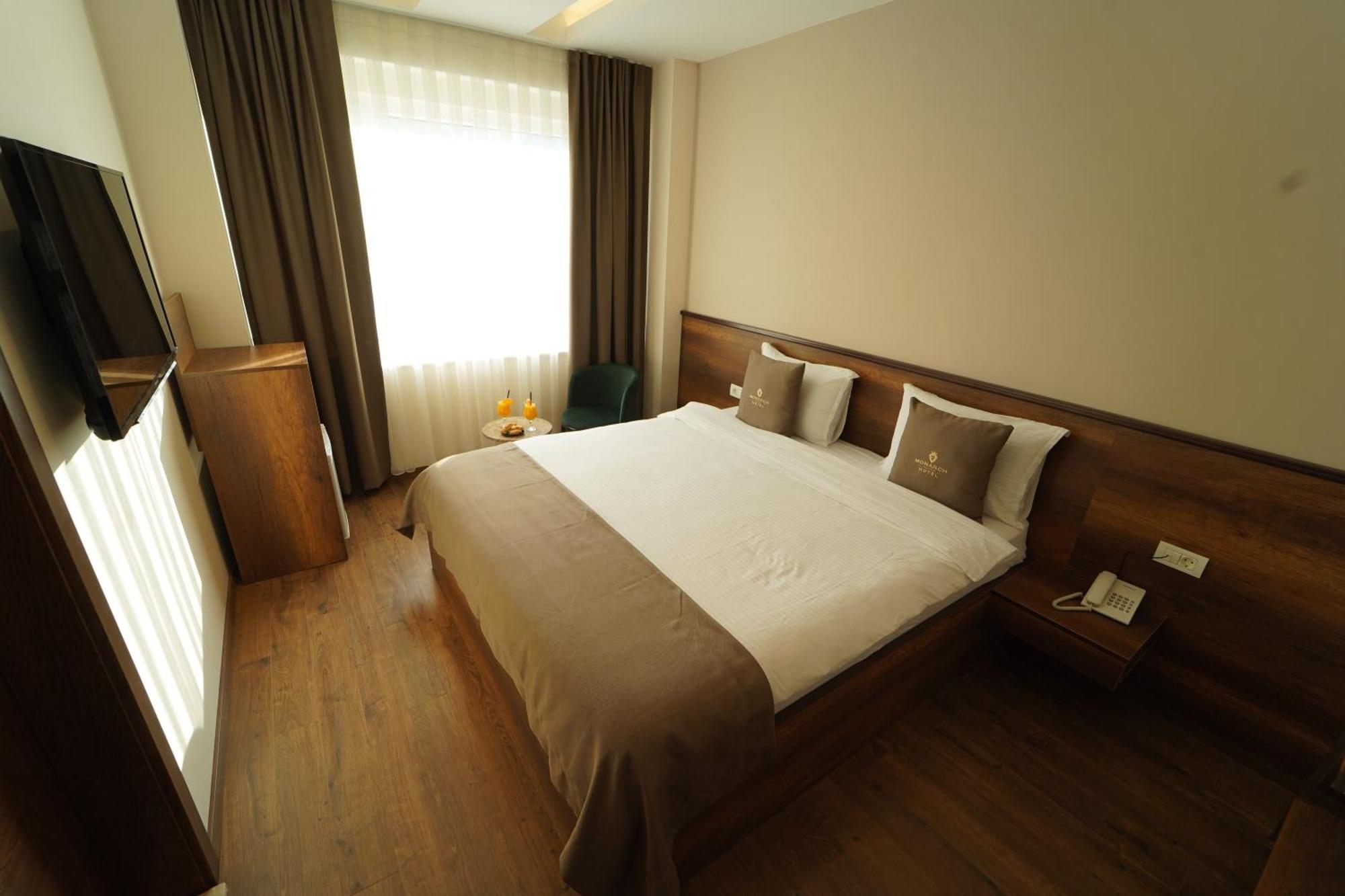 Monarch Hotel Prizren Exterior foto